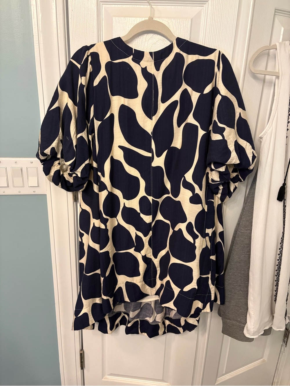 Umgee Navy and Cream Abstract Puff-Sleeve Tunic